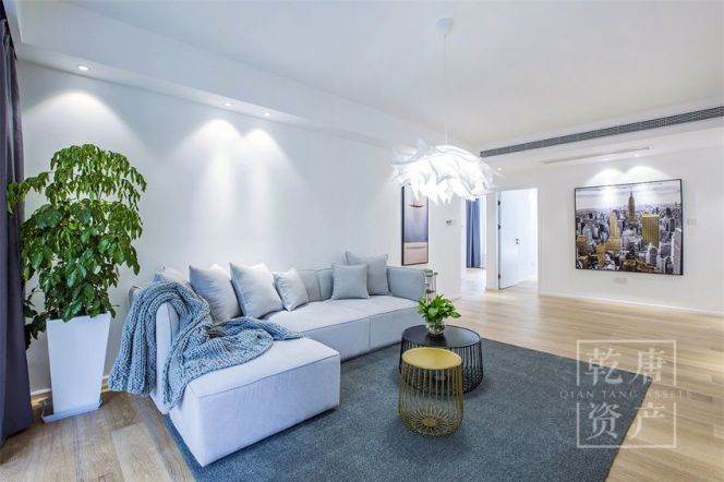 modern 3brs with modern furniture in Xujiahui near shopping mall church park line 1,9,11