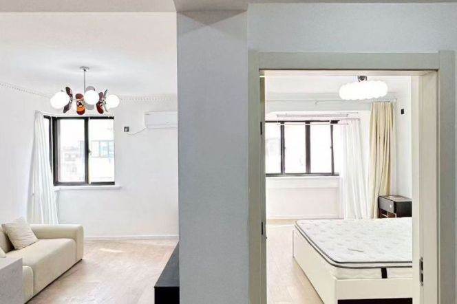 1 Br, 1 Living room, 70 sqm, Newly renovated @ Hengshan metro L1