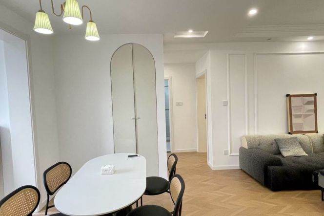 2 Brs, 1 Living room, Floor Heating/Dryer, 100 sqm @ Shanghai Railway station L1,3&4