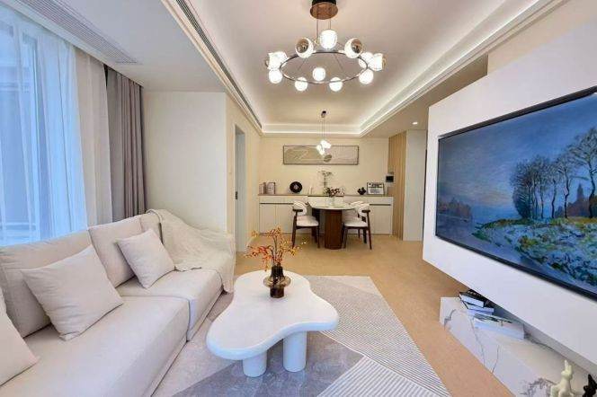 brand new 2brs floor heating modern furniture near Huang pu river & IFC line 2,9,14 only 21K