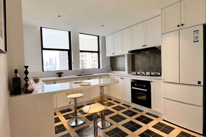 Spacious bright 3br/2bt@Xintiandi 140sqm with nice open balcony 140sqm