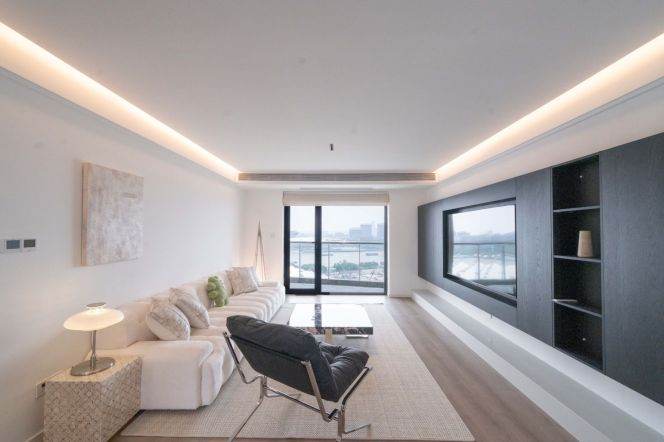 Spacious bright 3br/2bt@South xizang rd with  Panoramic river view open balcony