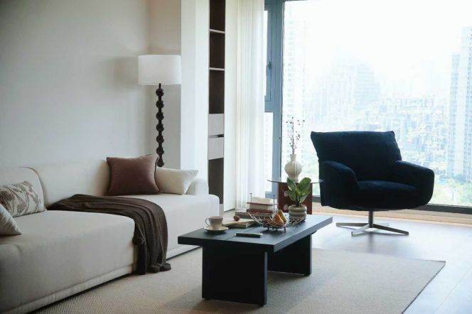 Spacious bright 3br/2bt@zhongtan rd 150sqm with ceiling to floor windows