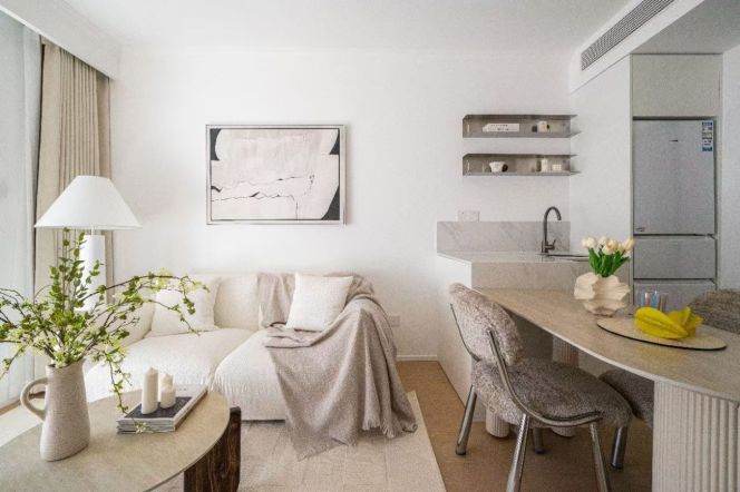 1 Br with Private Terrace, Newly renovated, 70 sqm @ West Nanjing metro L2