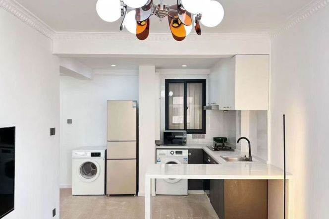 1 Br, 1 Living room, 70 sqm, Newly renovated @ Hengshan metro L1