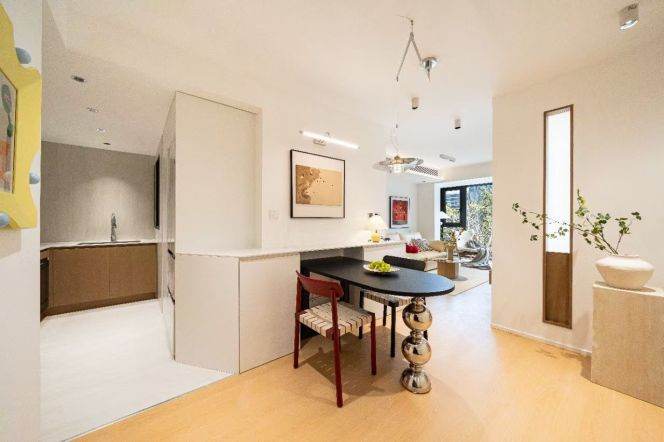 1 Br, 1 Living room with Brand-New Dec, 70 sqm @ Changping metro L7