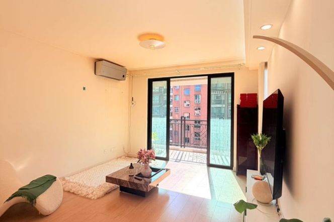 2 Brs, 1 Living room with Open Balcony, 110 sqm @ Wuding metro L14