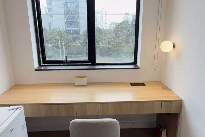 1Loft near line 8 and convenient to Fu'dan,Tong'ji，SUFE and SISU can long and short term lease