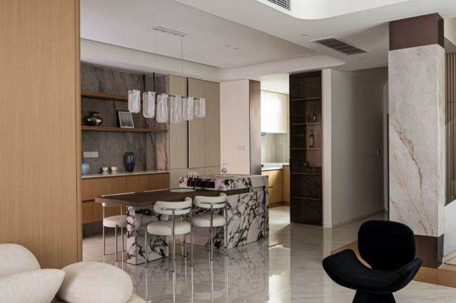 Independent Apt 4+1 Rooms, 4 Baths,230 sqm @ West Nanjing metro L2