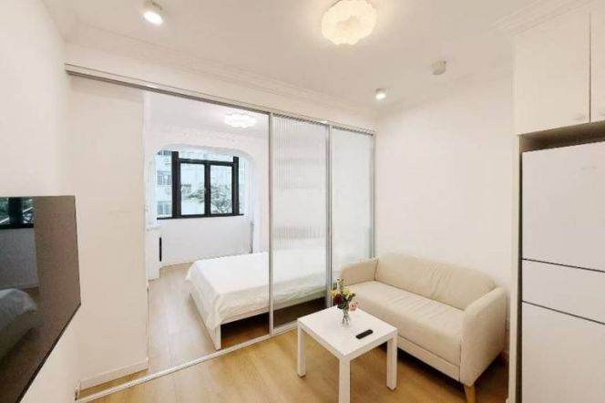 Cozy  1br 1 living room@Caoyang Rd station Line 3/4/11/13