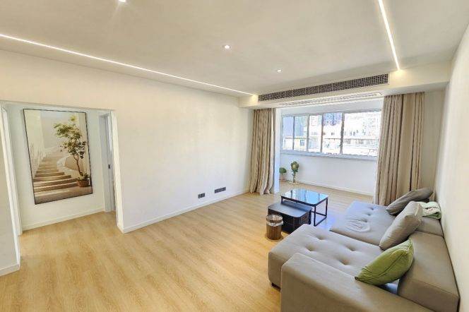 Spacious 3Brs/1Lr/1Bt apt nr Xujiahui,M1/4/7/9/11