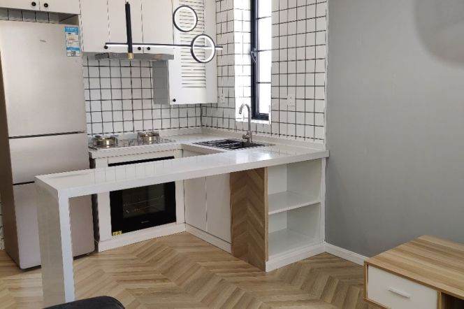 Lovely new deco high rise one bedroom  near Changshu rd line 1/7