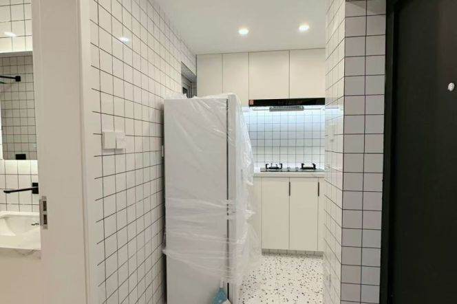 Bright 1br @jiangning rd sta 5.2k