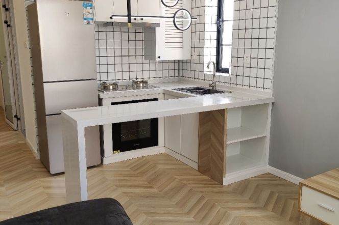 Lovely new deco high rise one bedroom  near Changshu rd line 1/7