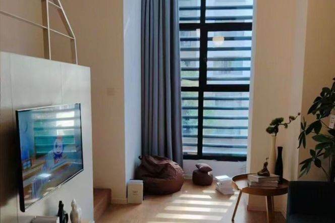 1BR Loft convenient to Jiao'tong Uni near line 9 and 12 Jia'shan Rd can long and short lease