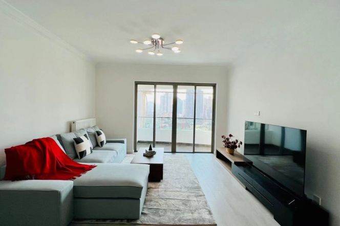modern big 2brs open balcony nice furniture in Jing an temple line 2,7,14 only 25K
