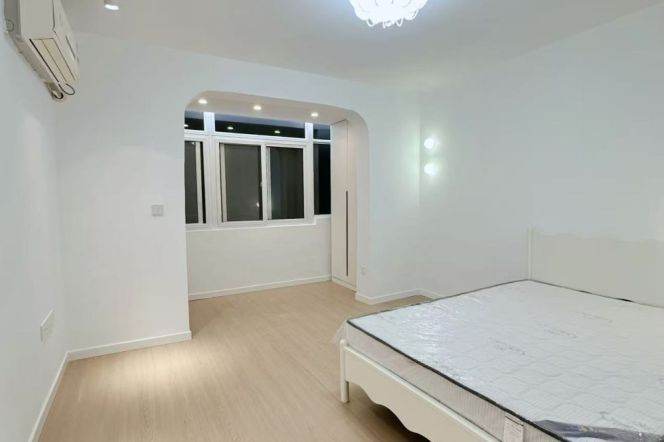 Bright 1br @jiangning rd sta 5.2k