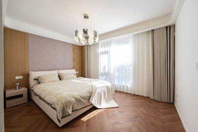 brand new modern 4brs house floor heating nice yard near west nan jing road CBD line 2,12,13