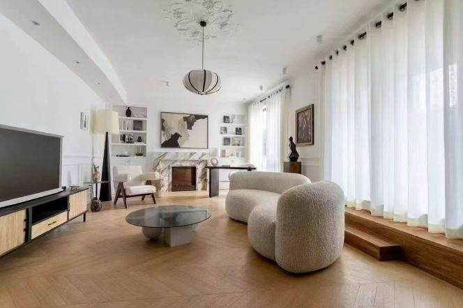 South Shanxi/west Jianguo Rd 1br/2lv/1bt apt wt terrace; L9/12 