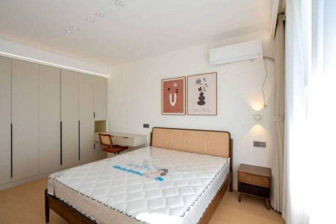 Standard 1br 1 living room@Weining Rd station Line 2