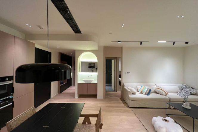 High building 2Brs/2Lrs/2Bts apt nr Jiashan rd,M4/9/12