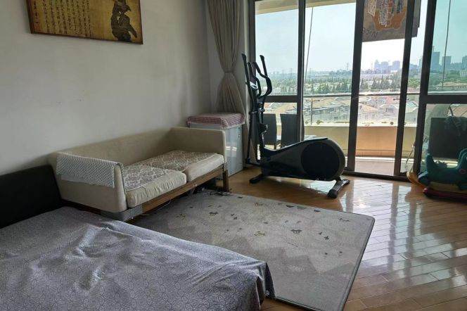 modern 2brs nice open balcony lake view and big kitchen near Dulwich ,concordia 15K