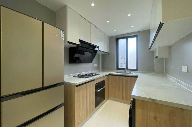 2 Brs, 1 Living room, Central ac/Oven/Dryer, 110 sqm @ Weining metro L2 