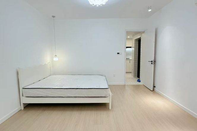 Bright 1br @jiangning rd sta 5.2k