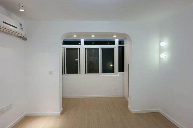 Bright 1br @jiangning rd sta 5.2k