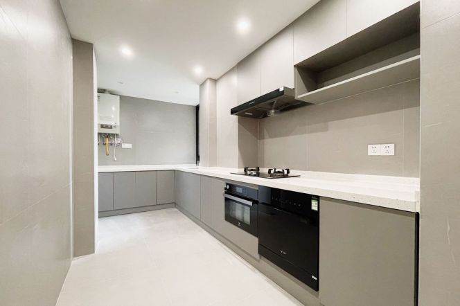 modern 3brs floor heating nice furniture near Xintiandi line 1,8,10,13,14 only 26K