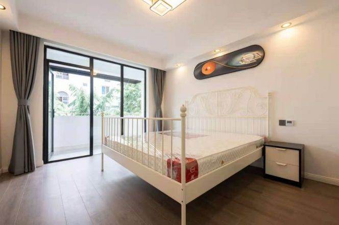 2 Brs, 1 Living room with Open Balcony, Floor Heating, 80 sqm @ Jiashan metro L9&12