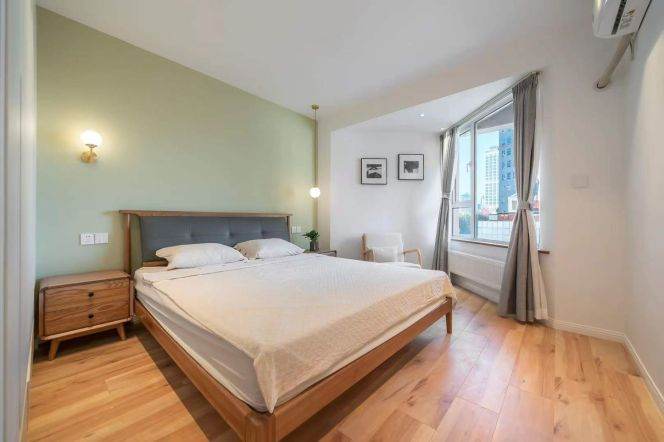 modern 3brs modern furniture wall heating in People square line 1,2,8 only 19K