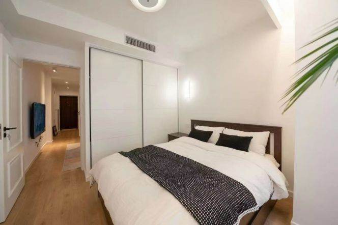 Cozy 1Br/1Lr/1Br@L2/11 Jiangsu Rd Metro Station 