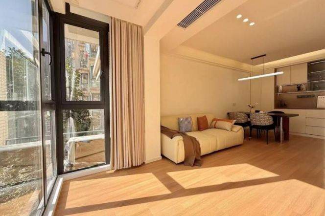 Newly renovated 1br 1living room@Loushanguan Rd stationLine 2/15