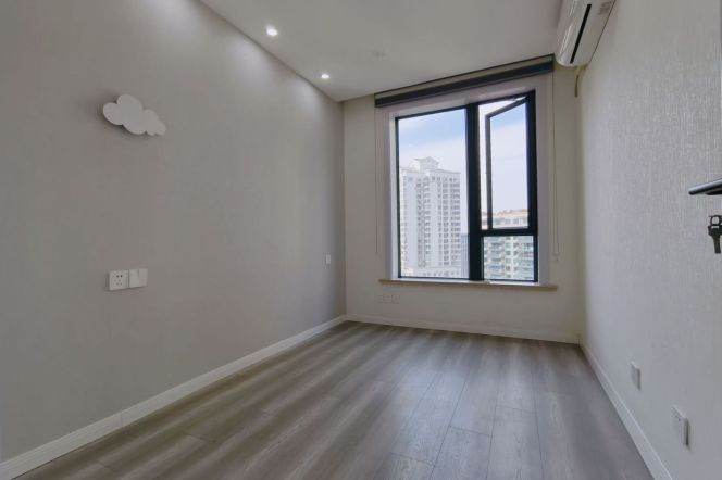 Oriental Manhattan high floor 2br/2lr/2ba apt wt balcony; L1/9/11