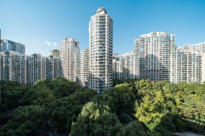 modern big 2brs open balcony wall heating near Su zhou river line 13,14 shopping mall 20K 