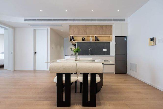 2 Brs, 1 Living room with Open Balcony/Floor Heating/Central ac @ South Xizang metro L8