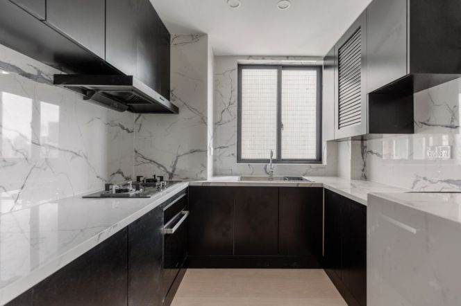 Bright 2Brs/1Lr/1Bt apt nr Changping rd,M7