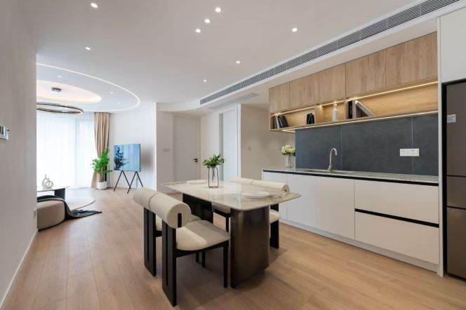 2 Brs, 1 Living room with Open Balcony/Floor Heating/Central ac @ South Xizang metro L8