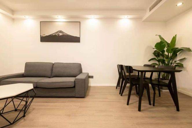 2 Brs, 1 Living room with Open Balcony, Floor Heating, 80 sqm @ Jiashan metro L9&12