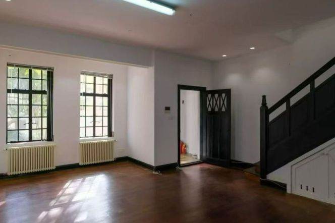 Independent apt 4 Brs, 2 Baths, 200 sqm @ IAPM