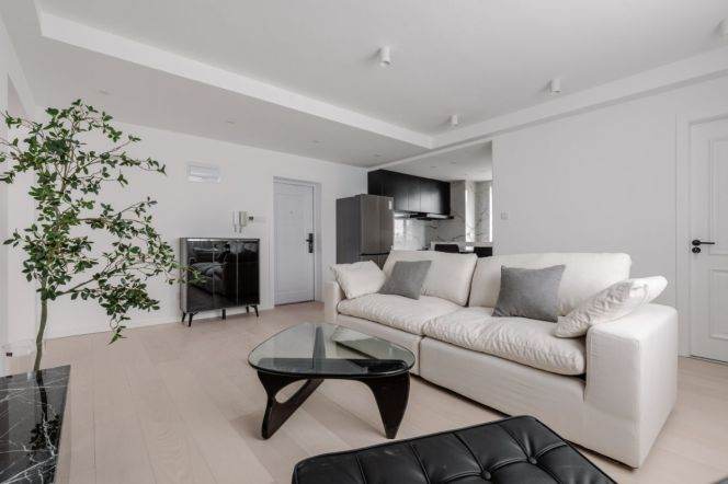 Bright 2Brs/1Lr/1Bt apt nr Changping rd,M7