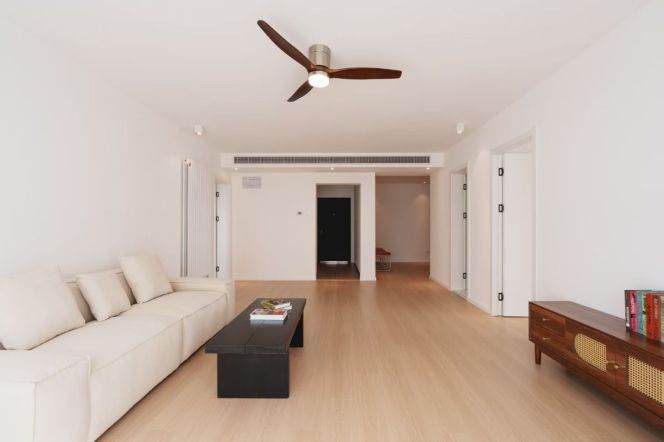 2 Brs, 2 Baths, Wall Heating/Central ac/Oven/Dryer, 130 sqm @ Jiashan metro L9&12