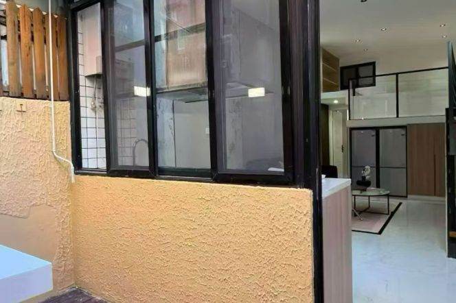 IAPM South Xiangyang/Yongkang rd floor heat 2brs/1lr/1ba apt wt yard; L1/10/12