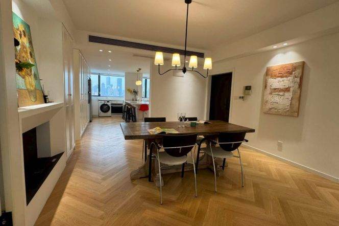 Zhaojiabang Rd. bright and cozy 3br  plus outside balcony