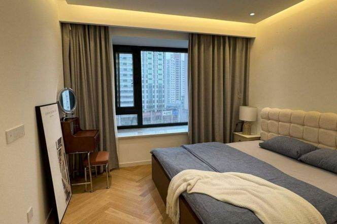 Zhaojiabang Rd. bright and cozy 3br  plus outside balcony