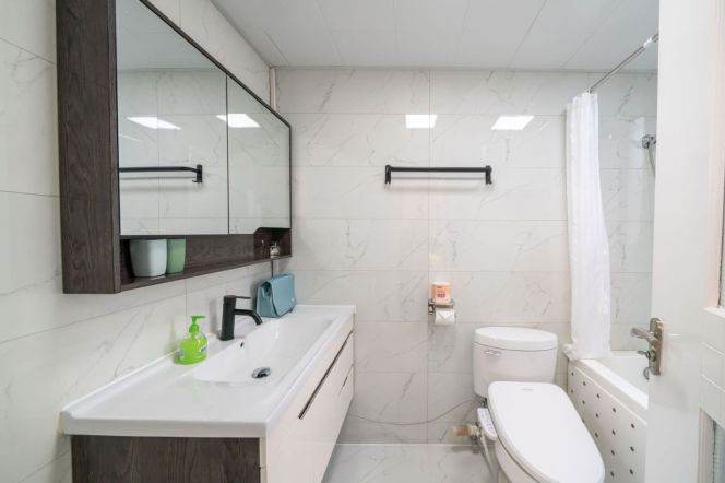 modern 2brs good view western kitchen in No.1 compound Xujiahui line 1,9,11 