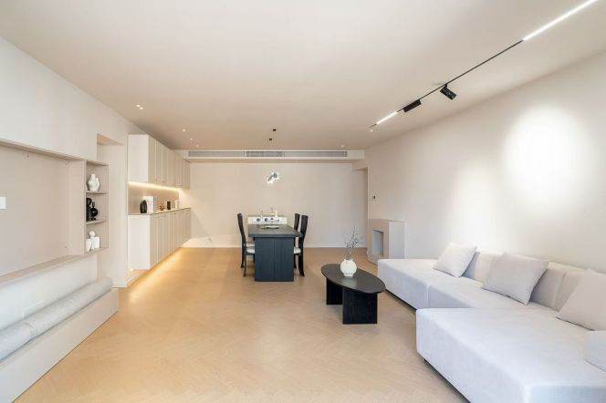 Jiangning rd/Wuding rd nice 3brs/2lv/2ba apt; L7