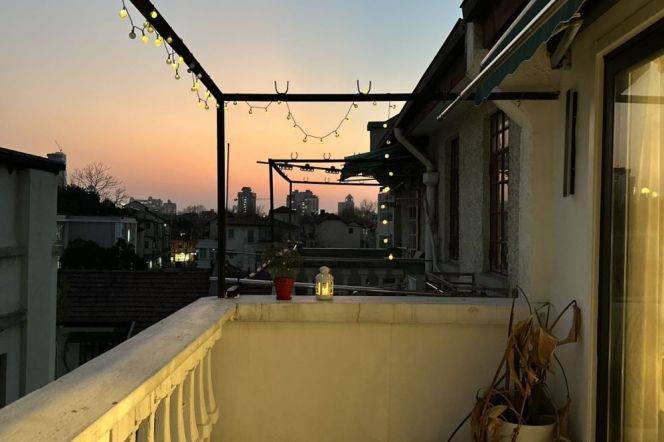 Nice balcony 2Brs/2Lrs/1Bt apt nr South shanxi rd,M1/9/10/12