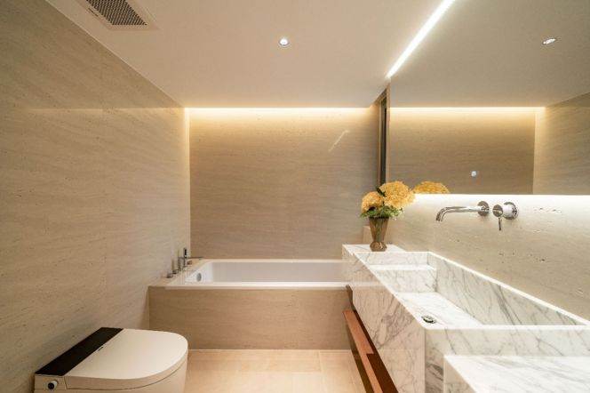 brand new super modern 3brs floor heating beside Zhong shan park Raffles city line 2,3,4